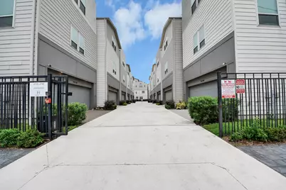 2719 Clinton Drive, Houston, TX 77020 - Photo 4