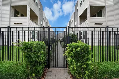 2719 Clinton Drive, Houston, TX 77020 - Photo 46