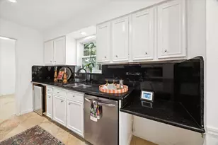 13050 Trail Hollow Dr, Houston, TX 77079 - Photo 10