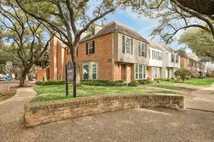 13050 Trail Hollow Dr, Houston, TX 77079 - Photo 32