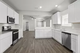 13773 Sunshine Peak Dr, Willis, TX 77318 - Photo 2