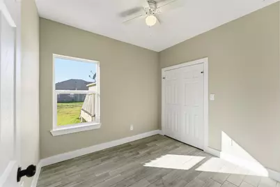 9722 Tuffly St, Houston, TX 77029 - Photo 12