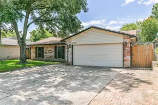 9902 Wren St, La Porte, TX 77571 - Photo 2