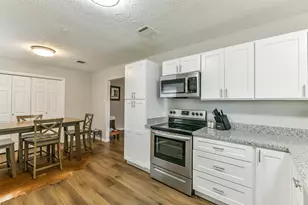 9902 Wren St, La Porte, TX 77571 - Photo 10