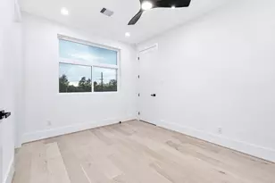 319 N Nagle St, Houston, TX 77003 - Photo 32