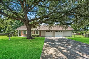 613 Grantham Rd, Baytown, TX 77521 - Photo 1