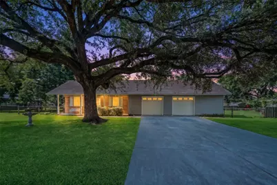 613 Grantham Road, Baytown, TX 77521 - Photo 2