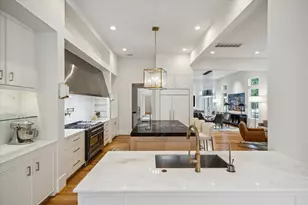 22 E Shady Ln, Houston, TX 77063 - Photo 16