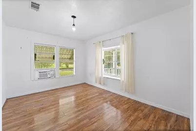 401 Lee Avenue, Anahuac, TX 77514 - Photo 10
