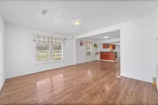 401 Lee Ave, Anahuac, TX 77514 - Photo 8
