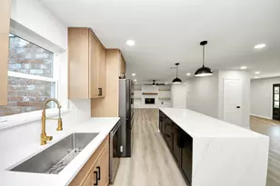 10806 Olympia Dr, Houston, TX 77042 - Photo 12