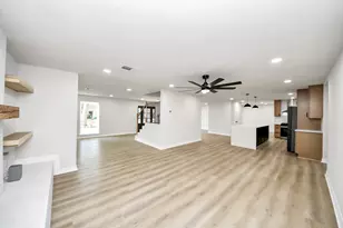 10806 Olympia Dr, Houston, TX 77042 - Photo 10