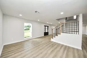 10806 Olympia Dr, Houston, TX 77042 - Photo 8