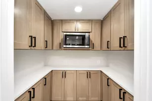 10806 Olympia Dr, Houston, TX 77042 - Photo 20