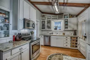 235 Hickory St, New Ulm, TX 78950 - Photo 14