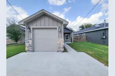 216 W Live Oak Street, Angleton, TX 77515 - Photo 2