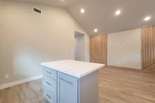 216 W Live Oak St, Angleton, TX 77515 - Photo 12