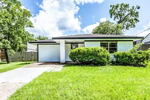 1409 20th St, Huntsville, TX 77340 - Photo 4