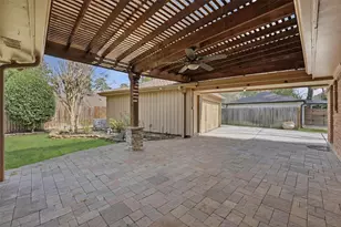 2203 Rolling Meadows Dr, Houston, TX 77339 - Photo 6