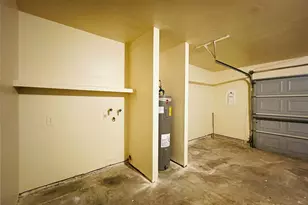 13892 Hollowgreen Dr, Houston, TX 77082 - Photo 16