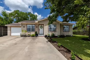 402 8th St, Van Vleck, TX 77482 - Photo 2