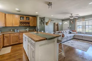 402 8th St, Van Vleck, TX 77482 - Photo 16
