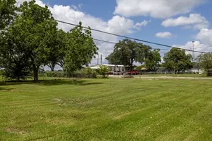 402 8th St, Van Vleck, TX 77482 - Photo 6