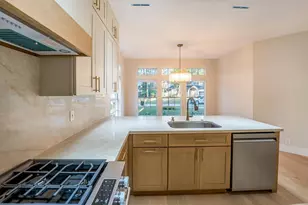 235 S Crimson Clover Cir, The Woodlands, TX 77381 - Photo 8