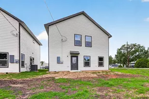 422 4th St, Beasley, TX 77417 - Photo 4