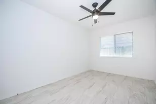 6306 Spruce Manor Ln, Houston, TX 77085 - Photo 22