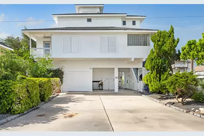 1330 Coral Way, Tiki Island, TX 77554 - Photo 1