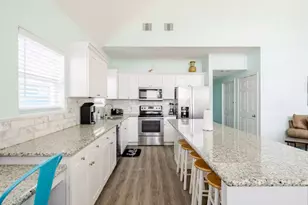 980 Bay St, Gilchrist, TX 77617 - Photo 14