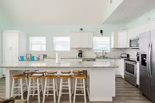 980 Bay St, Gilchrist, TX 77617 - Photo 16