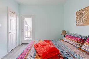 980 Bay St, Gilchrist, TX 77617 - Photo 32