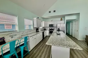 980 Bay St, Gilchrist, TX 77617 - Photo 6