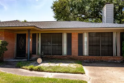 407 E Austin Avenue, Palacios, TX 77465 - Photo 1