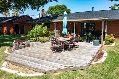 407 E Austin Avenue, Palacios, TX 77465 - Photo 24