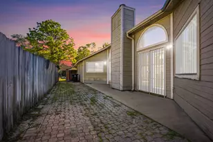 9306 Corner Oaks Ln, Houston, TX 77036 - Photo 24