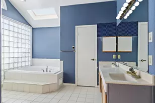 9306 Corner Oaks Ln, Houston, TX 77036 - Photo 18