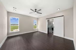 850 Longhorn Trl, Angleton, TX 77515 - Photo 14