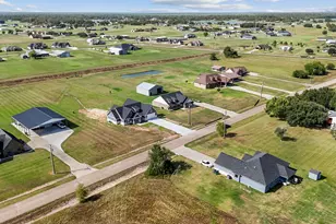 850 Longhorn Trl, Angleton, TX 77515 - Photo 30