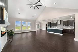 850 Longhorn Trail, Angleton, TX 77515 - Photo 6