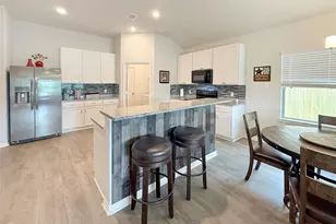209 Bryan Wy, Angleton, TX 77515 - Photo 4