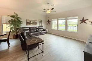 209 Bryan Wy, Angleton, TX 77515 - Photo 8