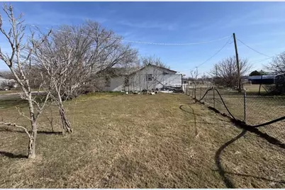 510 E Franklin Avenue, Electra, TX 76360 - Photo 2