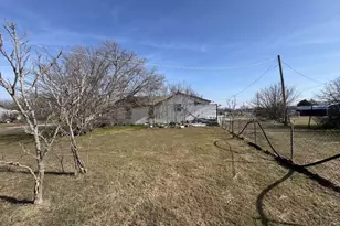 510 E Franklin Ave, Electra, TX 76360 - Photo 2