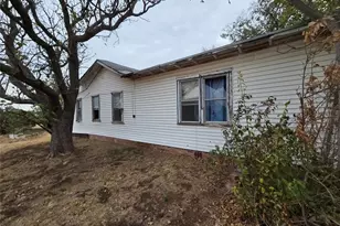 510 E Franklin Ave, Electra, TX 76360 - Photo 6