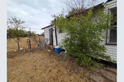 510 E Franklin Avenue, Electra, TX 76360 - Photo 2