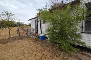 510 E Franklin Ave, Electra, TX 76360 - Photo 2