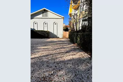 306 Hawthorne Street #5, Houston, TX 77006 - Photo 2